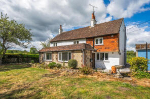 Kingswood, Pitt Lane, Frensham, Farnham GU10 3EG