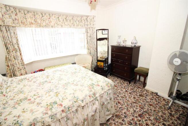 bedroom 1.JPG