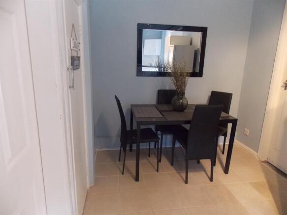 3 bed Semi-Detached to rent Image 4