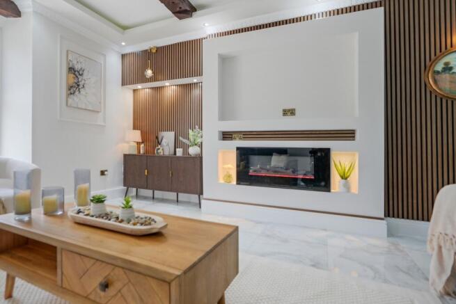 5 bed Detached for sale Image 8