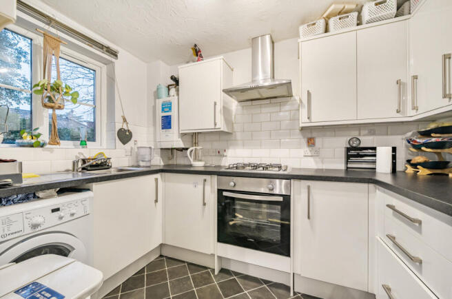 1396741-4-695fd32...