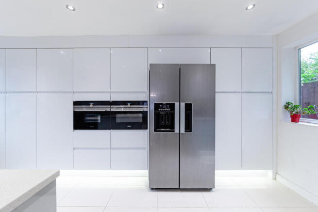Kitchen end wall