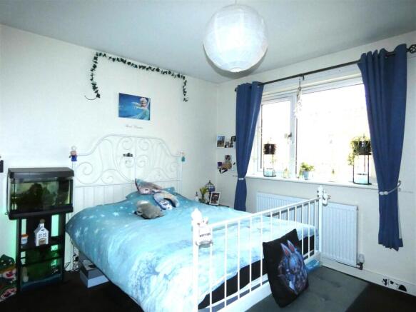 2 bed Semi-Detached Bungalow to rent Image 7