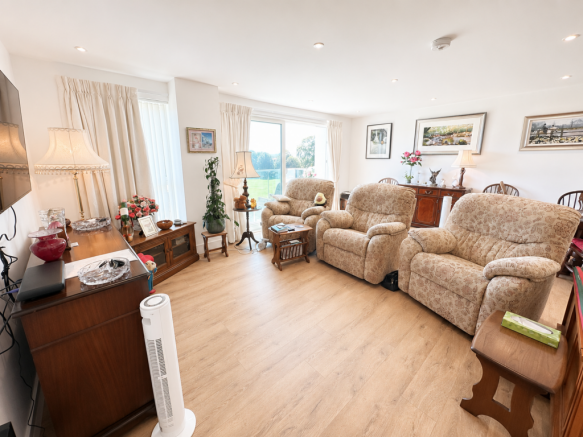 Open Plan Spacious Living