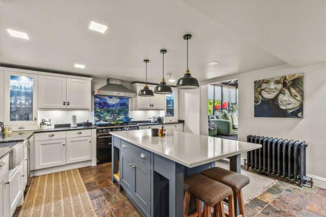 4 bed Detached for sale Image 4