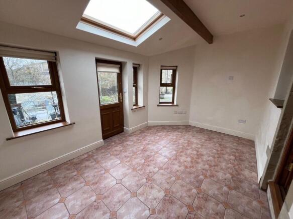 2 bed Terraced to rent Image 7