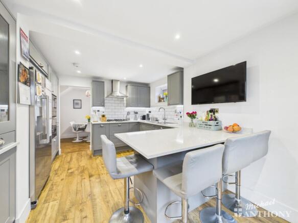 CAM02773G0-PR0389-STILL017