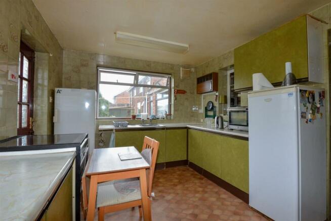 Kitchen 2.jpg