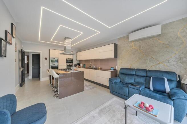 Davidson Frost-Wellings, DFW, Flora Close, Living