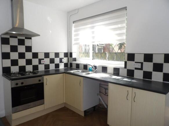 2 bed Terraced to rent Image 4