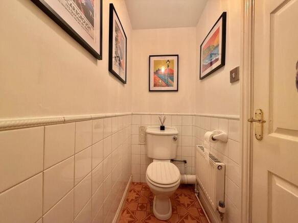 5 bed Semi-Detached for sale Image 12