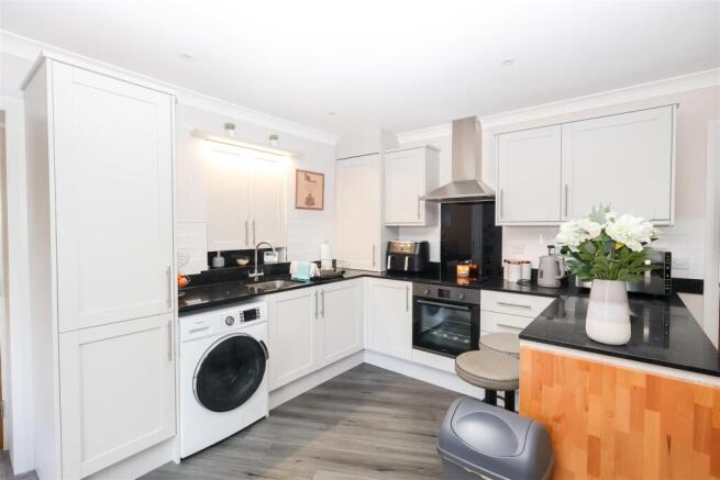 2 bed Apartment for sale Image 4