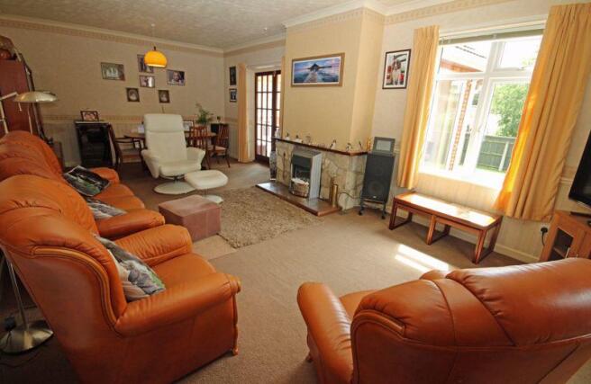Sitting/dining room
