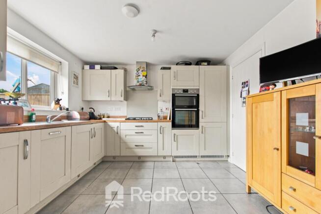 4 bed Detached for sale Image 5