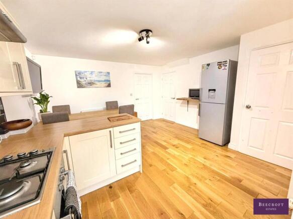 3 bed Semi-Detached for sale Image 5