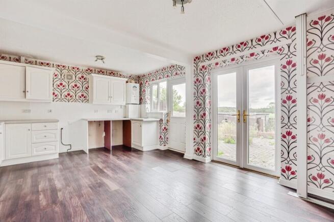 3 bed Semi-Detached for sale Image 3