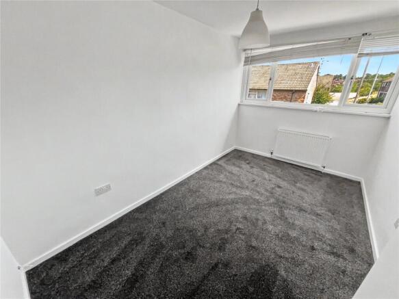 2 bed Terraced to rent Image 6