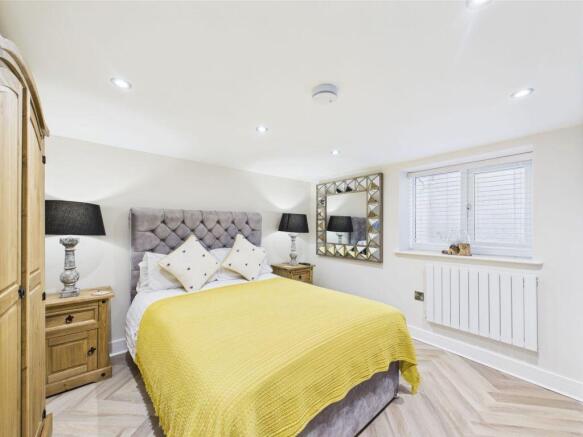 1 bed Apartment for sale Image 6
