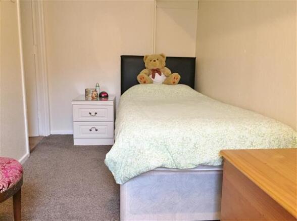 Bedroom (rear)
