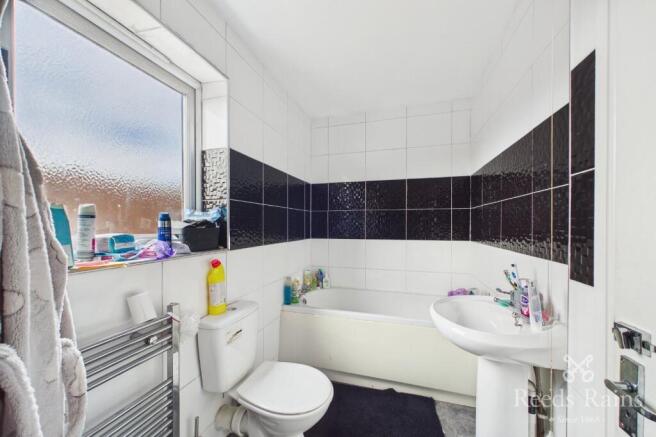 3 bed Semi-Detached to rent Image 8
