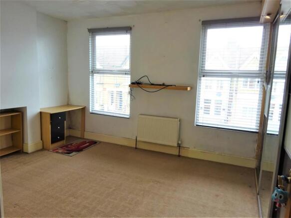bedroom1.jpg