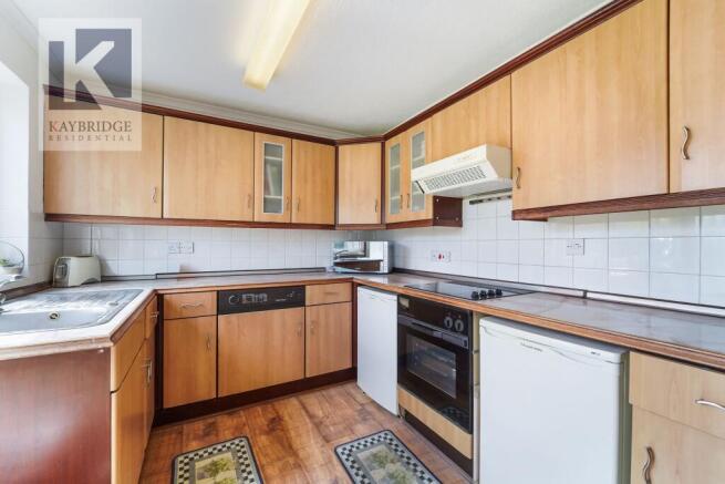 Bradstock Road, Epsom, KT17 photo 4