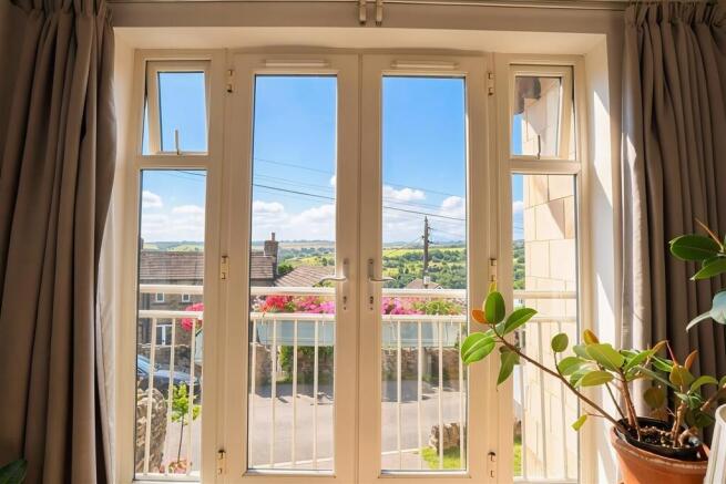 4 bed Semi-Detached for sale Image 10