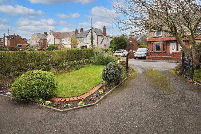 FRONT GARDEN