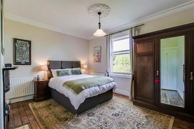 4 bed Detached for sale Image 11