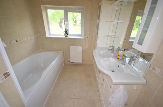 Bathroom1.JPG