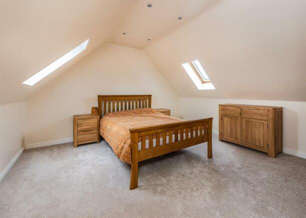 5 Dimmingsdale Road-bed1.jpg