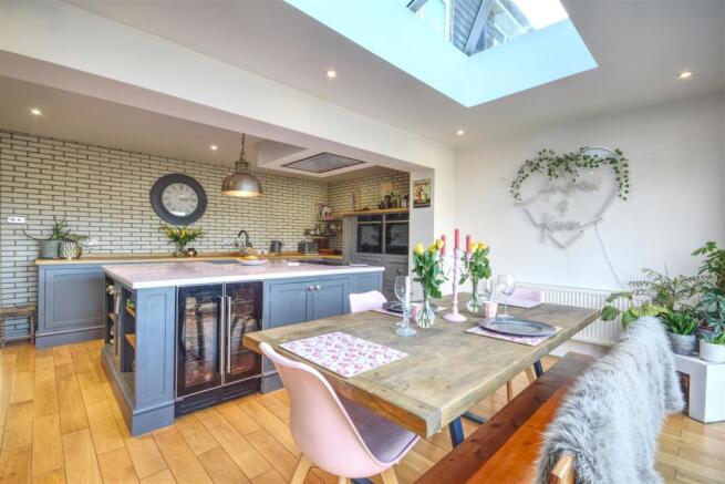 Kitchen / dining room