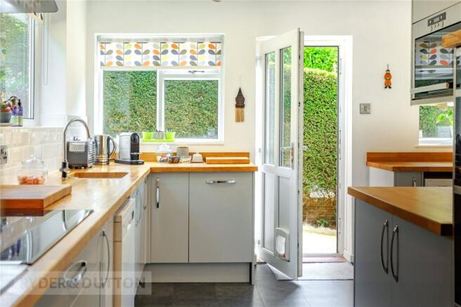 4 bed Detached for sale Image 10