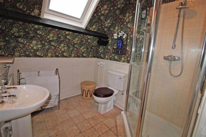 En-suite Showe...