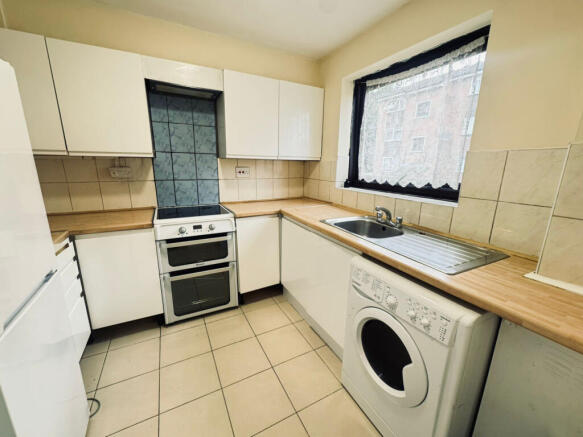 2 bed flat to rent Gurney Close, Barking IG11