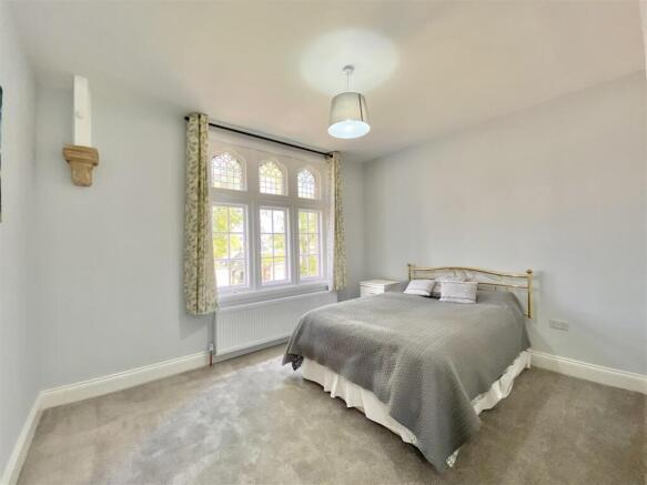 4 bed Detached for sale Image 11