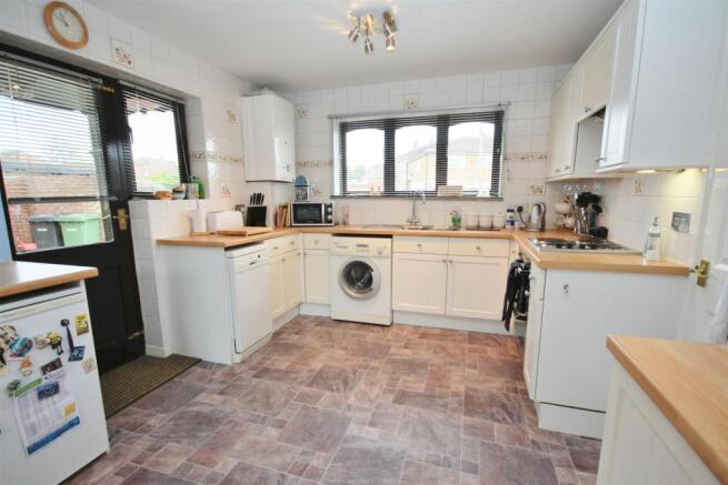 KITCHEN / DINING ROOM