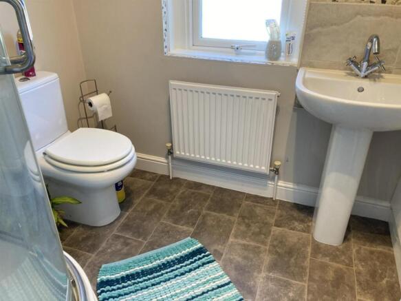 Bathroom 1.jpg