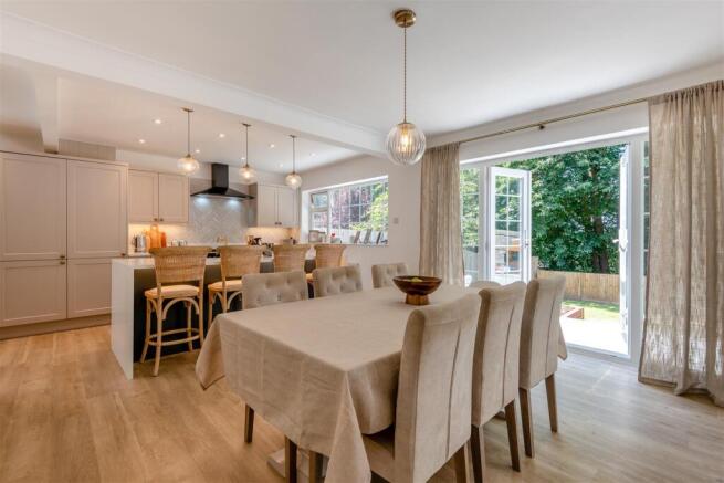 8697407-interior13.jpg