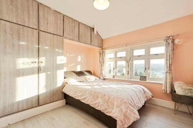 3 bed Semi-Detached for sale Image 10
