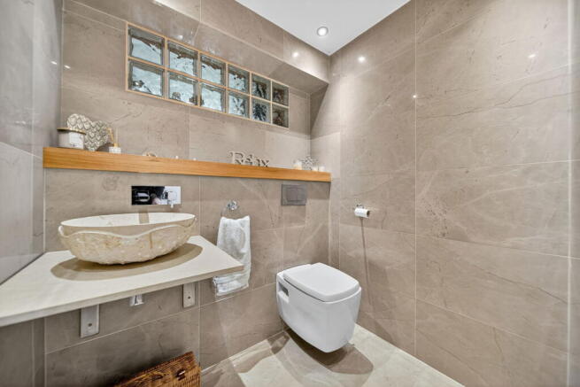 4 bed Detached for sale Image 12