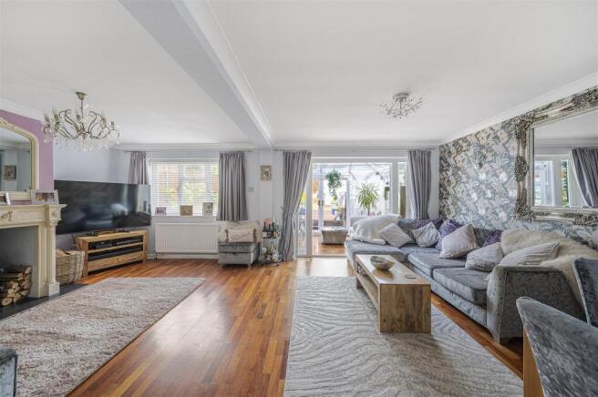 Lounge/Dining Room