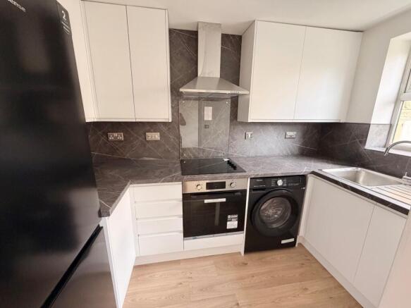 2 bed Flat to rent Image 5