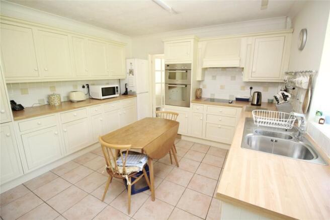 Kitchen/B'fast Room