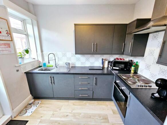3 bed Semi-Detached for sale Image 4