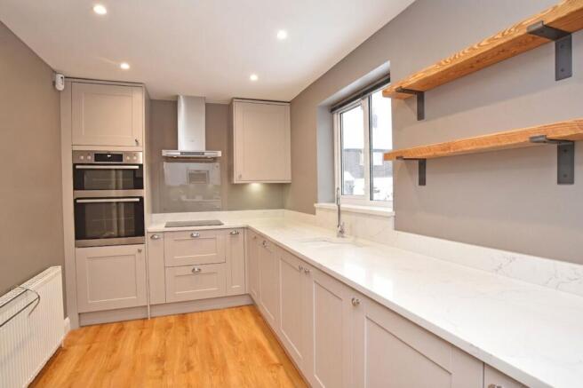 4 bed Detached to rent Image 5