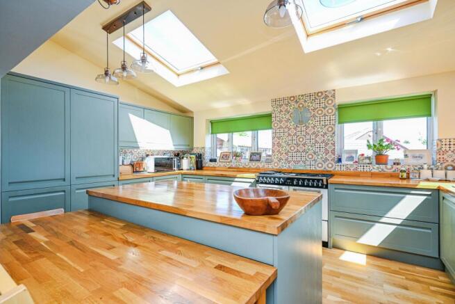 4 bed Detached for sale Image 4