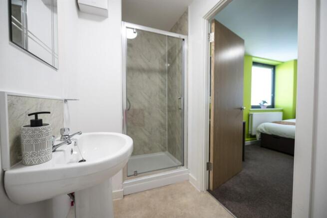 Studio to rent Image 12