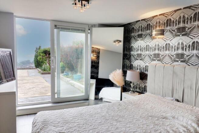 Bedroom 5 (Double)