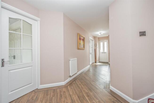 4 bed Detached for sale Image 12